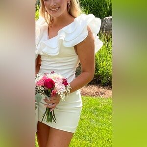 white bravura dress in size 6